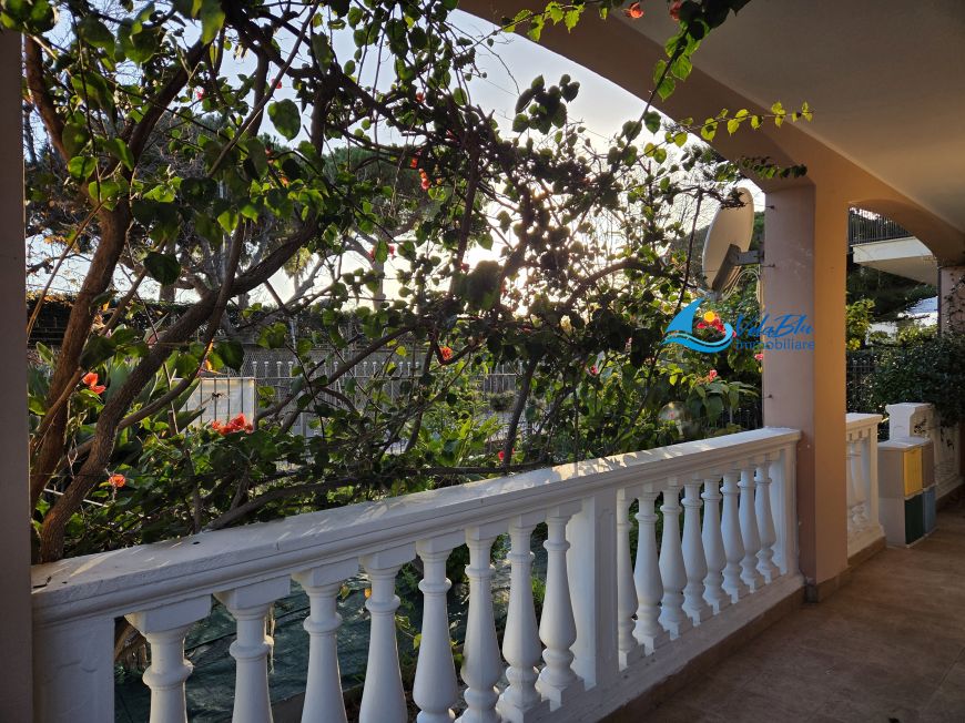 AD UN PASSO DAL BLU | Cervo (IM) - Bilocale con portico e giardino