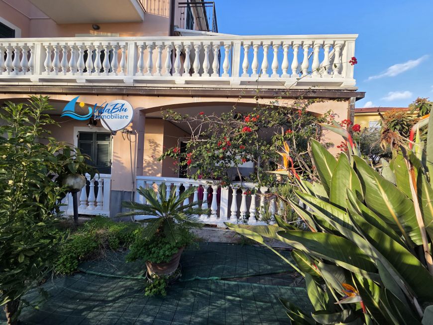 AD UN PASSO DAL BLU | Cervo (IM) - Bilocale con portico e giardino