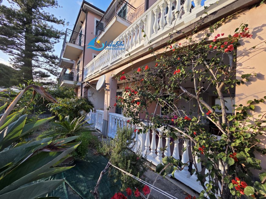 AD UN PASSO DAL BLU | Cervo (IM) - Bilocale con portico e giardino