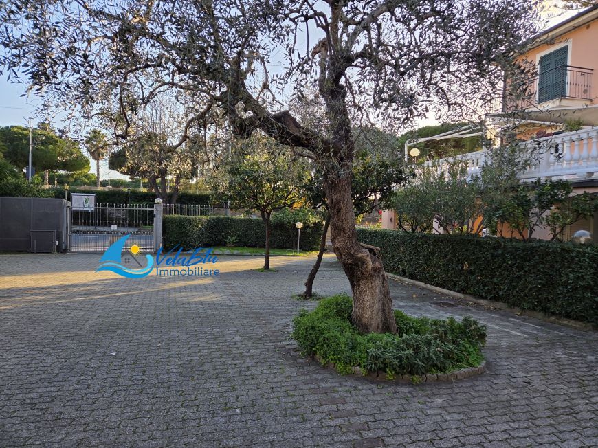 AD UN PASSO DAL BLU | Cervo (IM) - Bilocale con portico e giardino