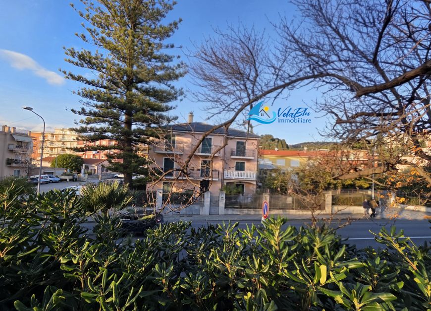 AD UN PASSO DAL BLU | Cervo (IM) - Bilocale con portico e giardino