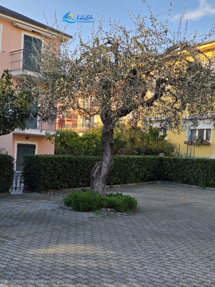 AD UN PASSO DAL BLU | Cervo (IM) - Bilocale con portico e giardino