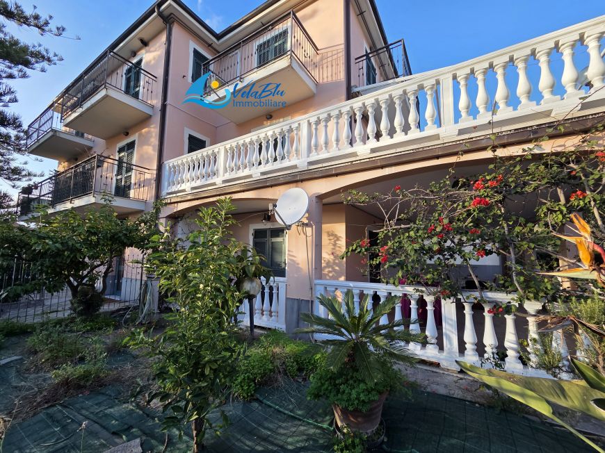 AD UN PASSO DAL BLU | Cervo (IM) - Bilocale con portico e giardino